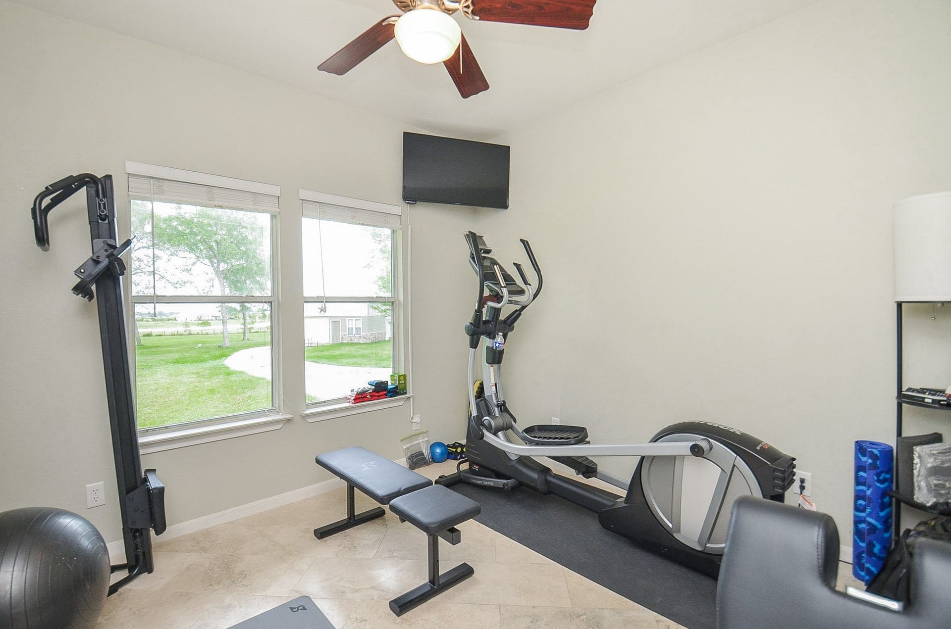 27644 Spring Hill Road, Hempstead, TX 77445 A spacious and bright secondary bedroom can surely become a full work out room1