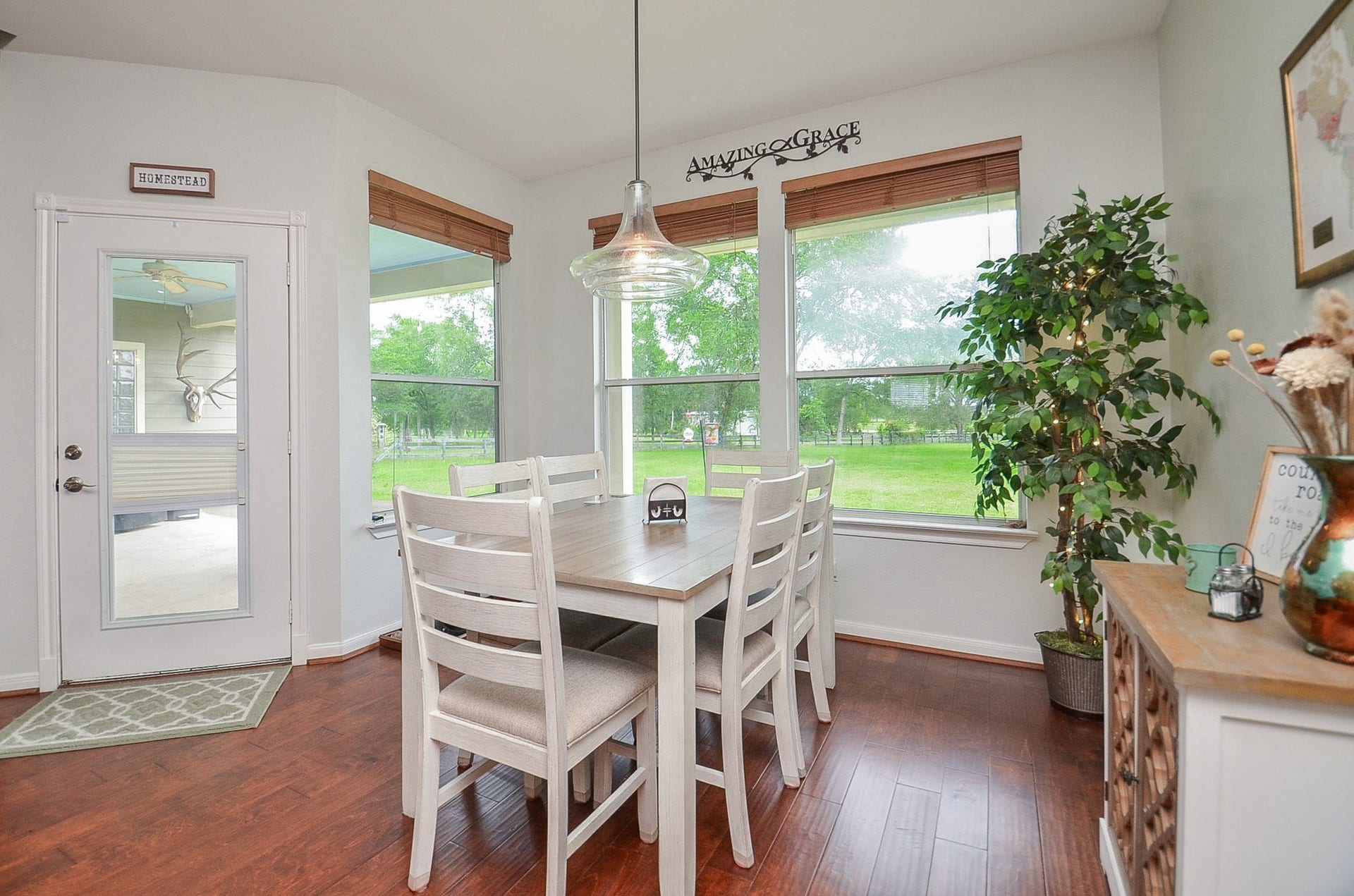 27644 Spring Hill Road, Hempstead, TX 77445 Windowed walls and sleek patio door bring the outside,in!