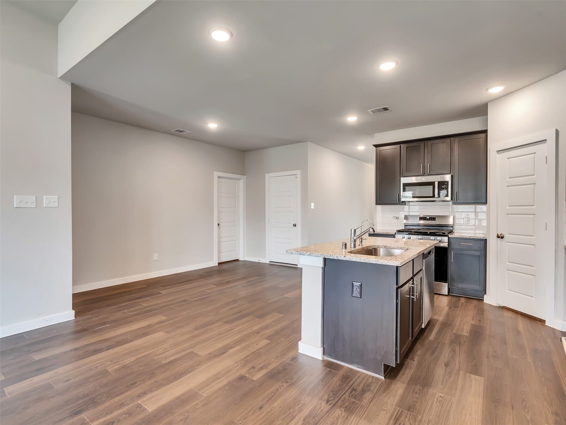 26212 Astral Way, La Marque, TX 77568 26212 Astral Way, La Marque, TX 77568