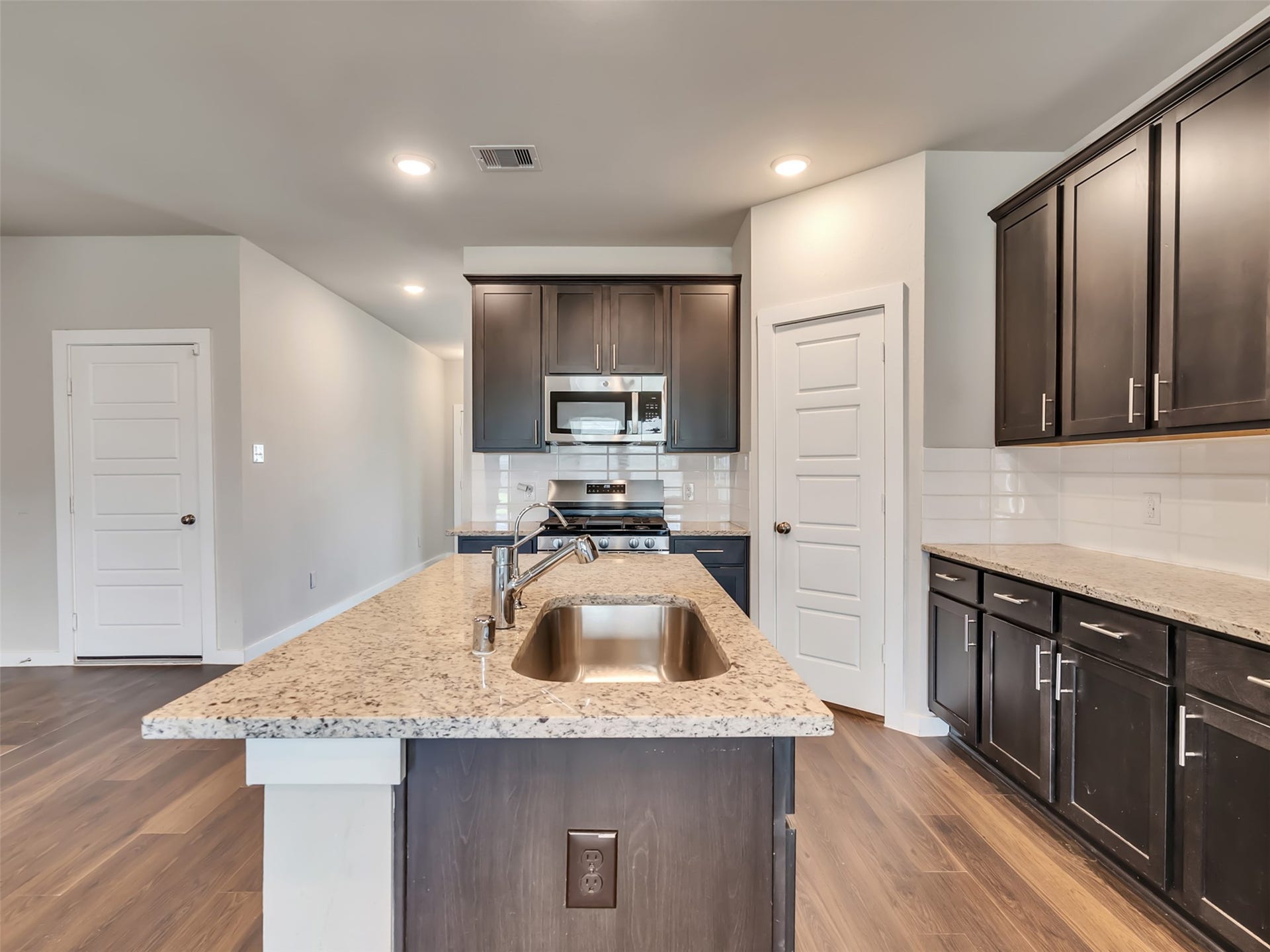 26212 Astral Way, La Marque, TX 77568 26212 Astral Way, La Marque, TX 77568