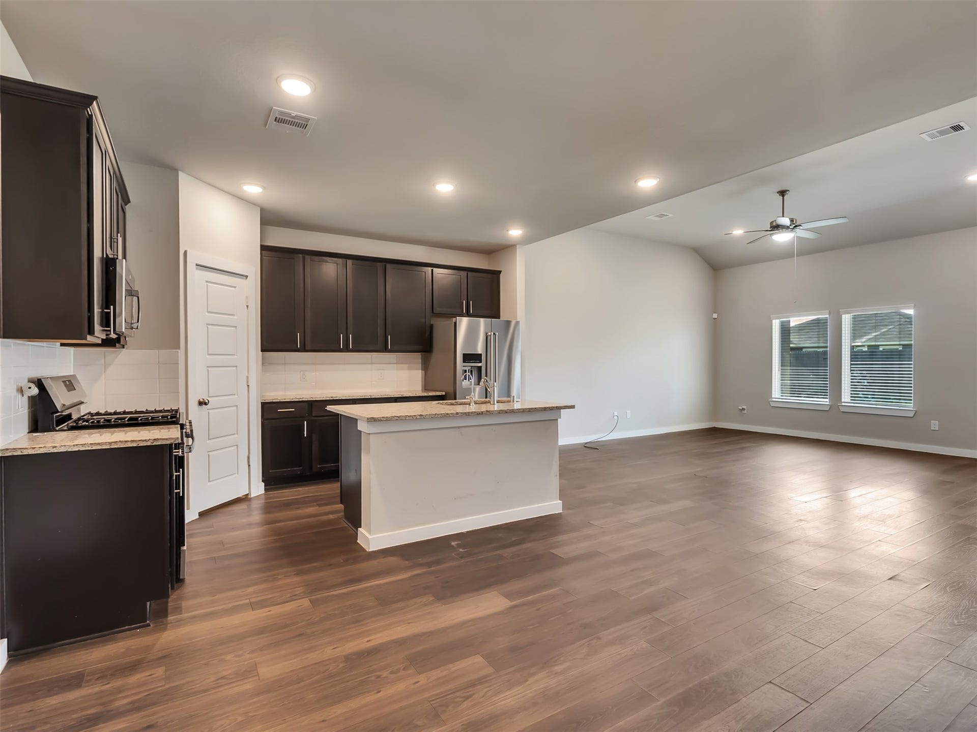 26212 Astral Way, La Marque, TX 77568 26212 Astral Way, La Marque, TX 77568
