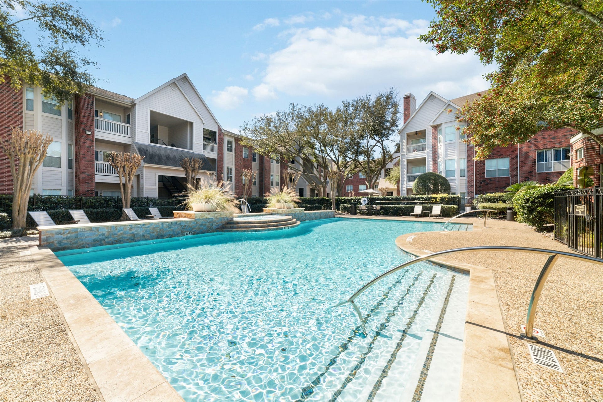 Metro Rail Convenience  Quick access to public transit puts downtown, museums, and NRG Stadium within easy reach.