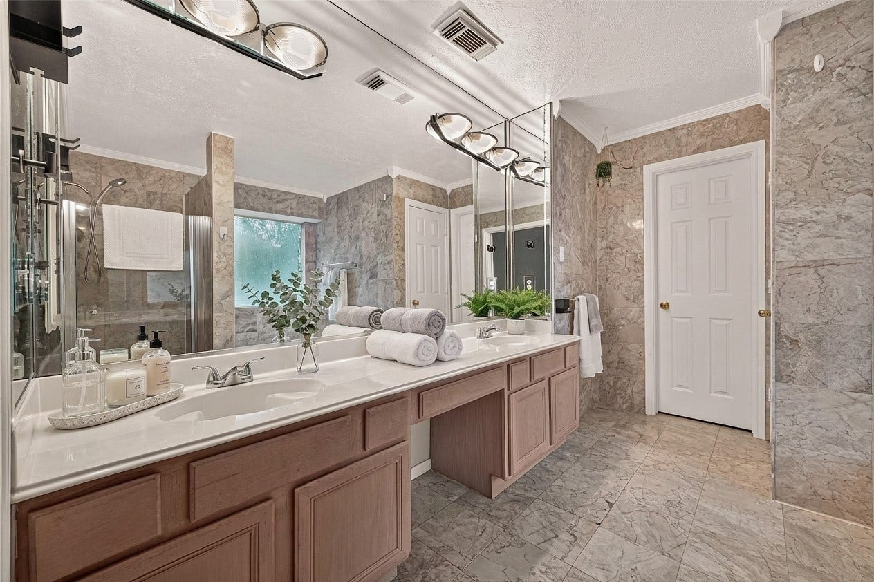 22818 Williamschase Drive, Katy, TX 77449 Virtually staged to highlight this spacious primary bathroom