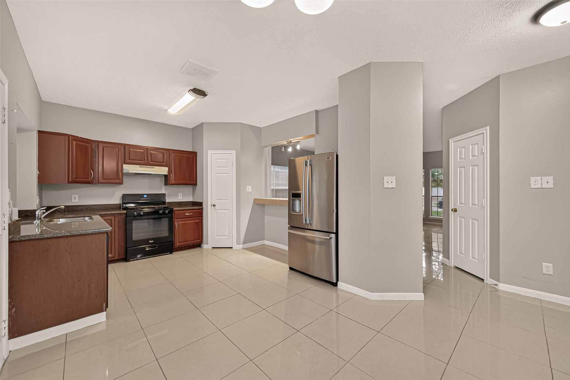 22818 Williamschase Drive, Katy, TX 77449 Spacious kitchen