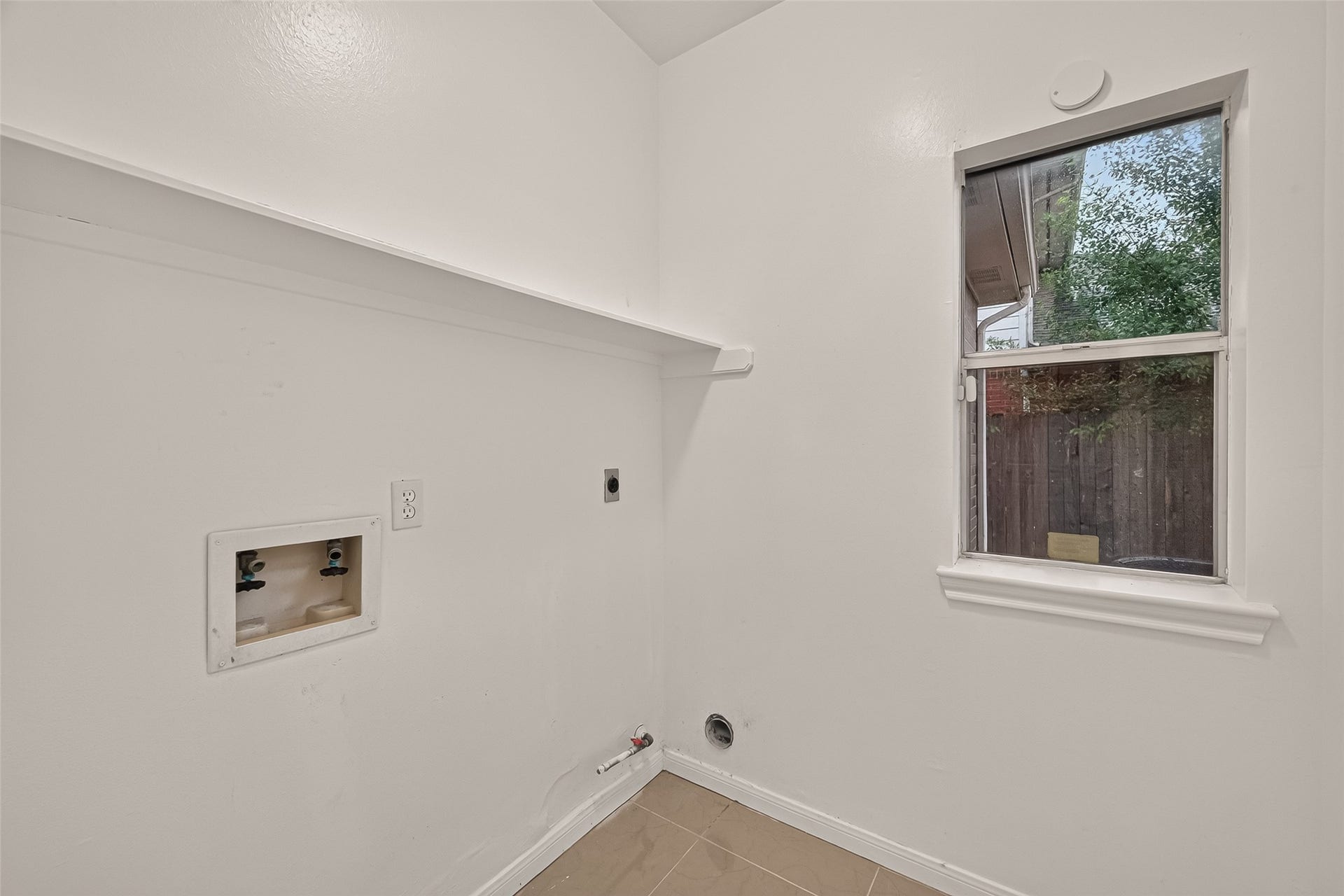 22818 Williamschase Drive, Katy, TX 77449 Utility room (entrance through half bath)
