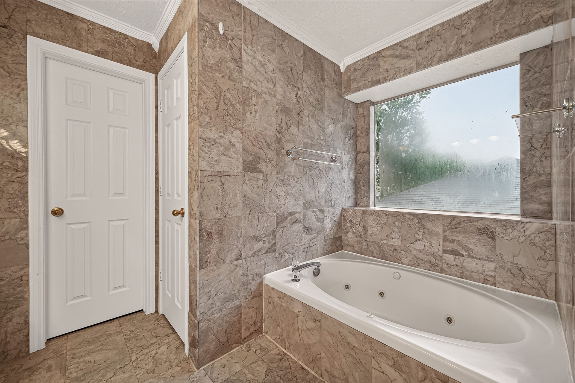 22818 Williamschase Drive, Katy, TX 77449 Jacuuzi tub