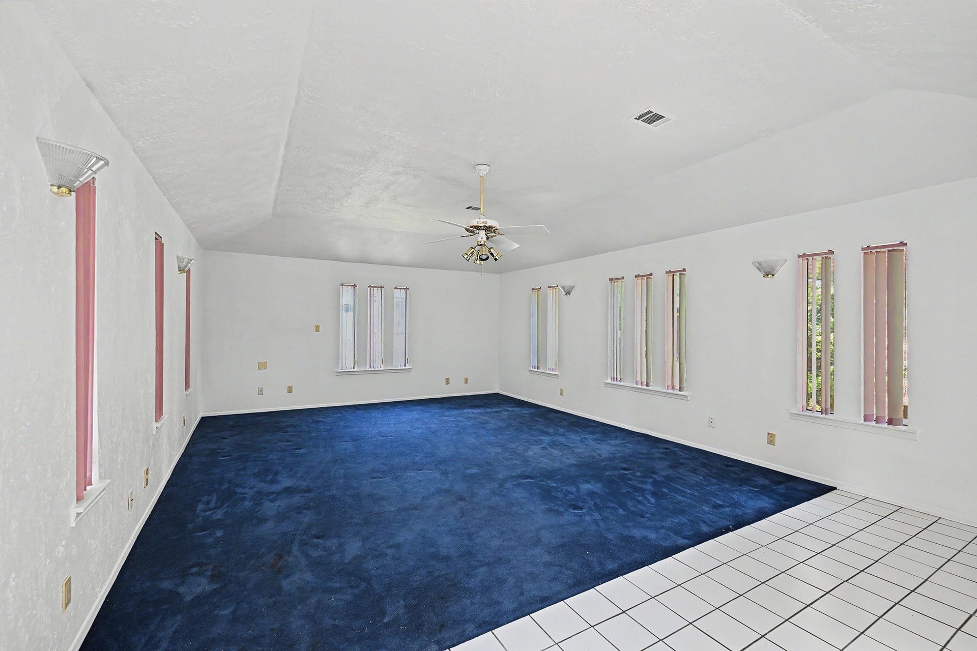 5403 Boots Road, Houston, TX 77091 Primary bedroom suite