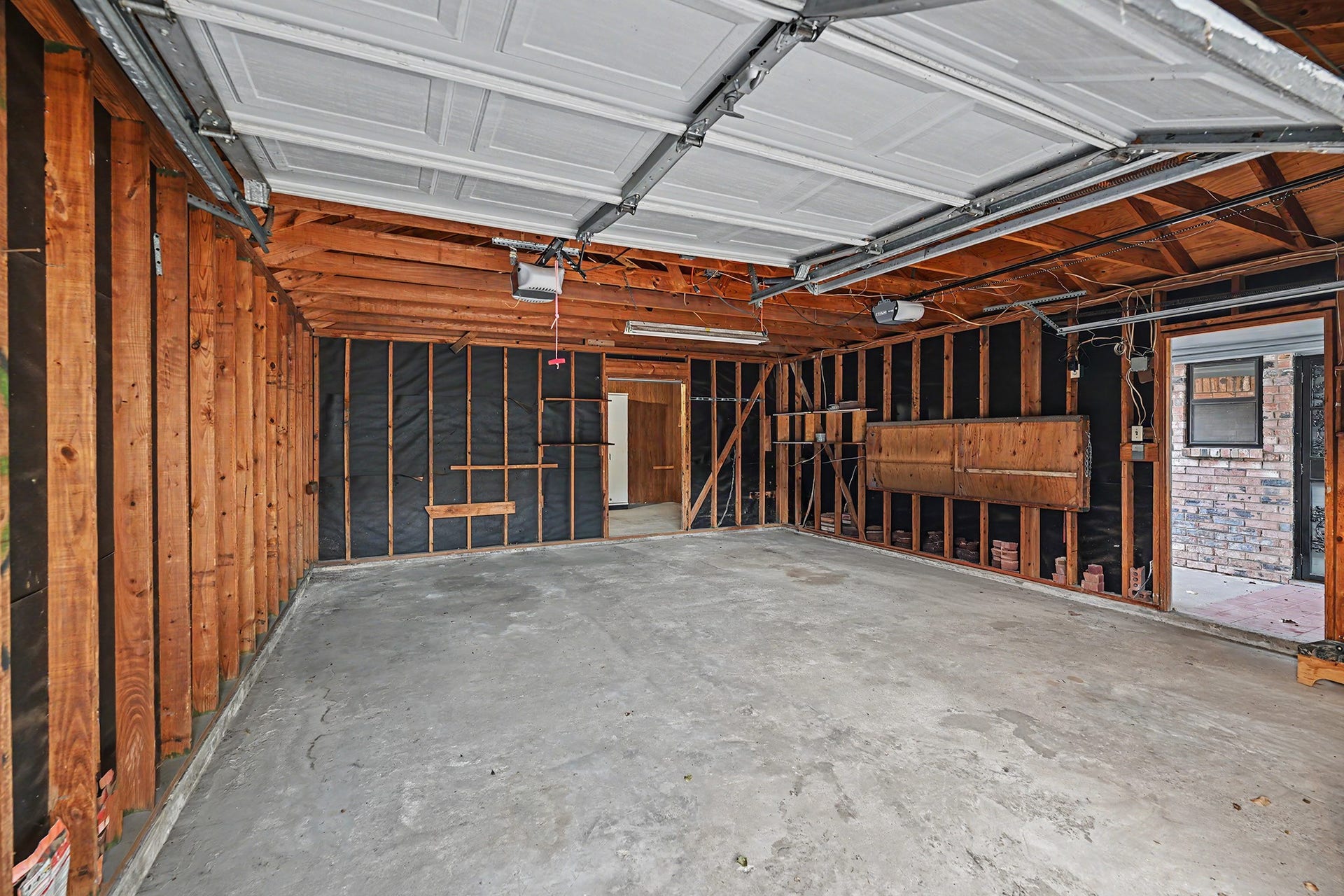 5403 Boots Road, Houston, TX 77091 Oversized garage with adjoining workshop area