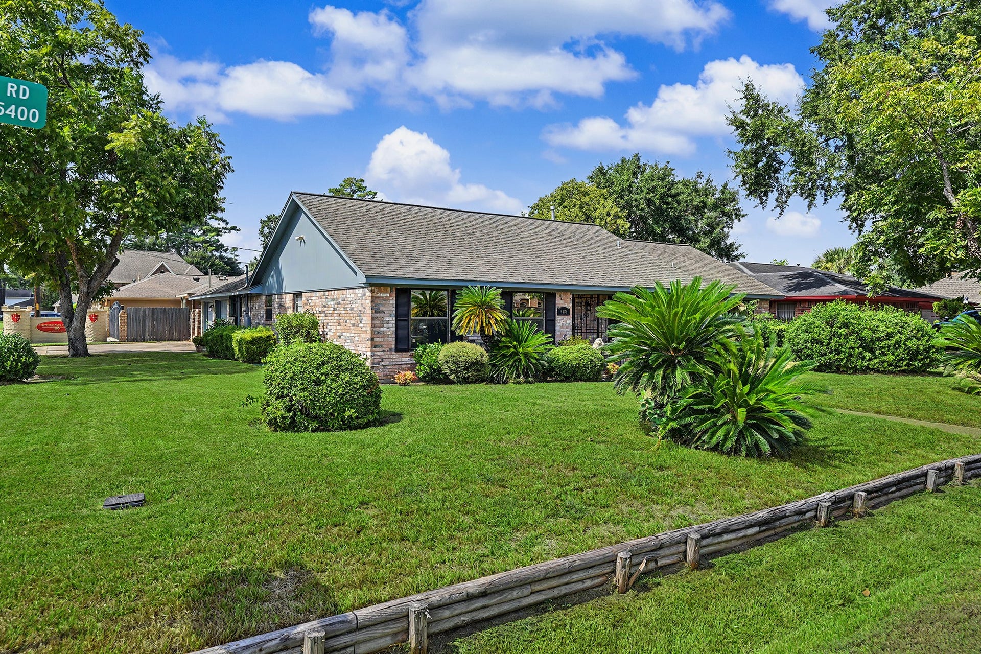 5403 Boots Road, Houston, TX 77091 Large corner landscaped yard