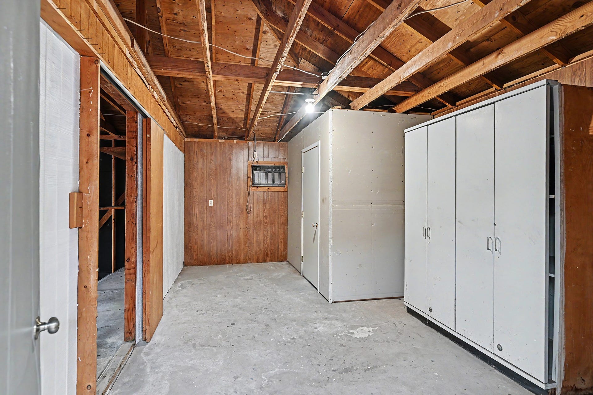 5403 Boots Road, Houston, TX 77091 Workshop area attached to the garage with a/c & storage