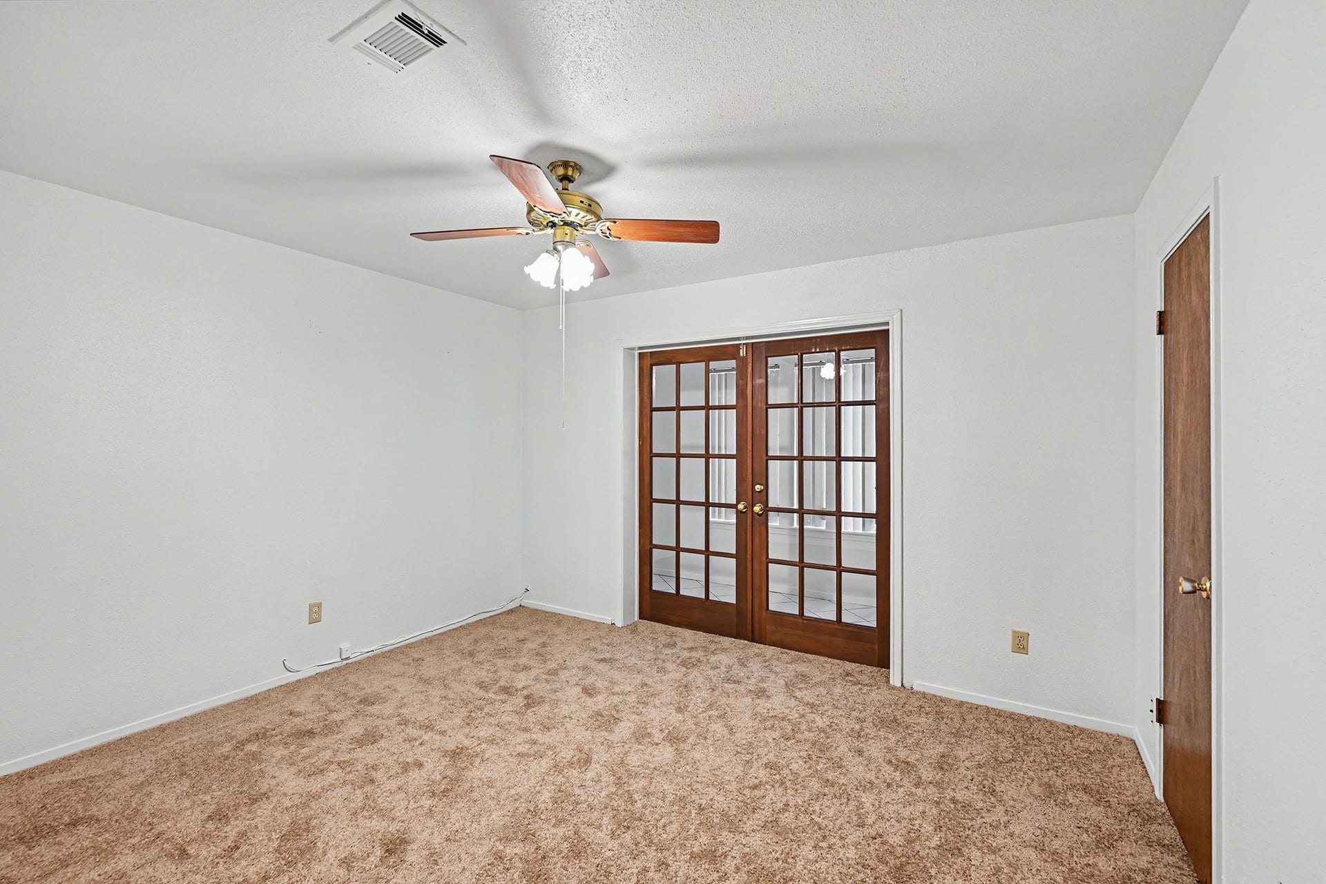 5403 Boots Road, Houston, TX 77091 Bonus room with closet is perfect for a home office/study or media room