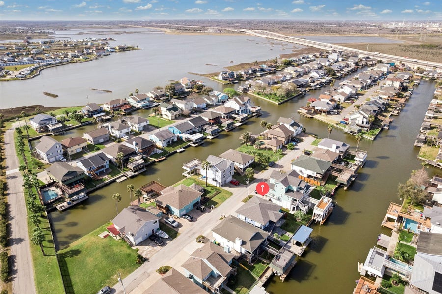 Property photo for 15 S Curlew Street, La Marque, TX
