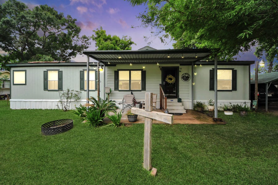 Property photo for 204 Edith Street, Highlands, TX