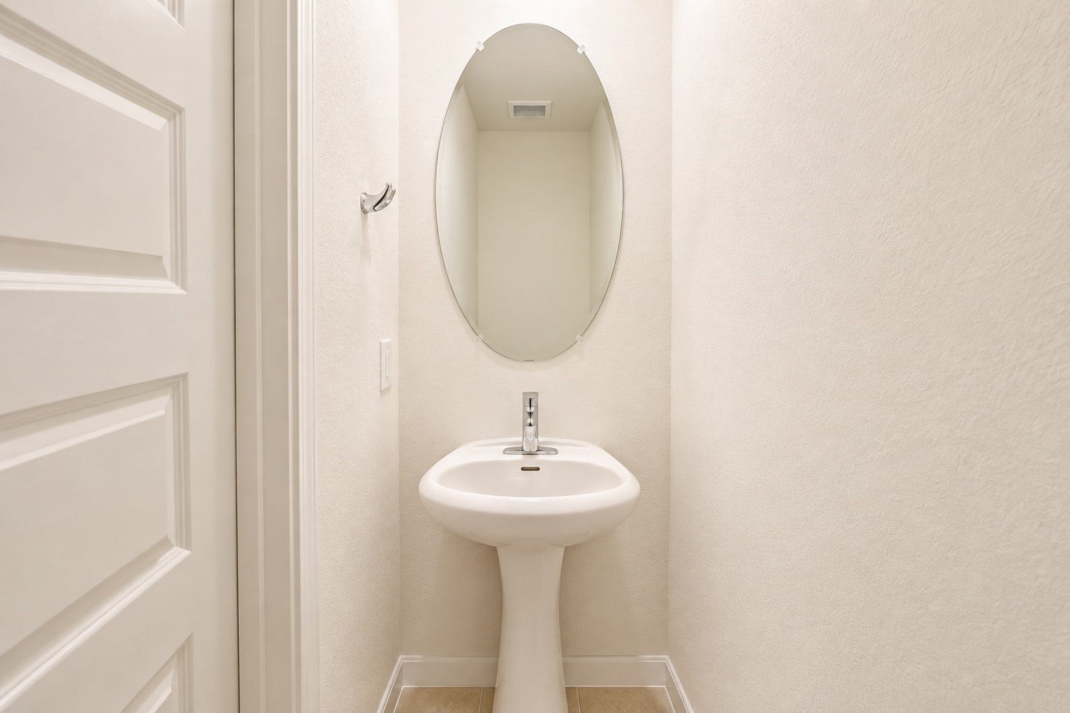 22554 Pinecone Forest Lane, Tomball, TX 77377 Powder room