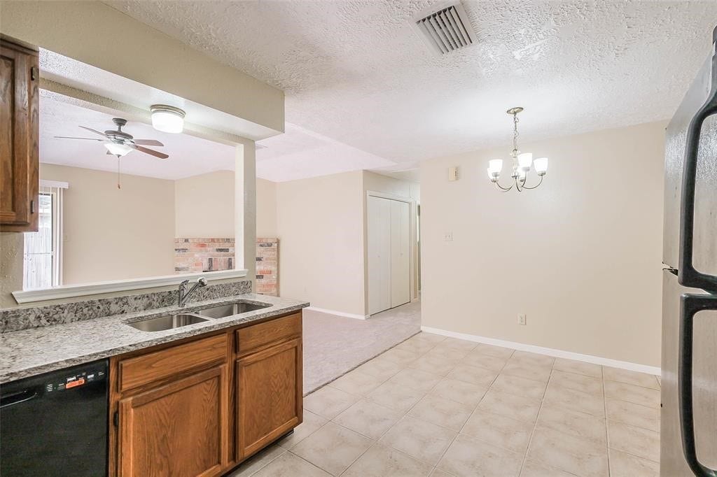 10120 Emerald Oaks Drive, Houston, TX 77070 10120 Emerald Oaks Drive, Houston, TX 77070