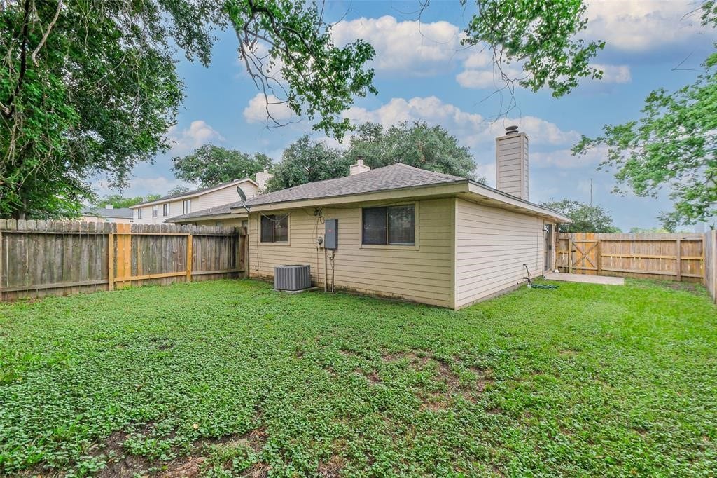 10120 Emerald Oaks Drive, Houston, TX 77070 10120 Emerald Oaks Drive, Houston, TX 77070