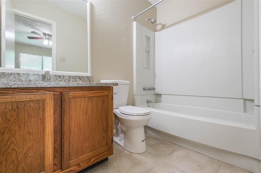 10120 Emerald Oaks Drive, Houston, TX 77070 10120 Emerald Oaks Drive, Houston, TX 77070