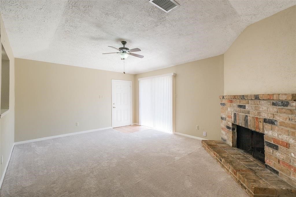 10120 Emerald Oaks Drive, Houston, TX 77070 10120 Emerald Oaks Drive, Houston, TX 77070