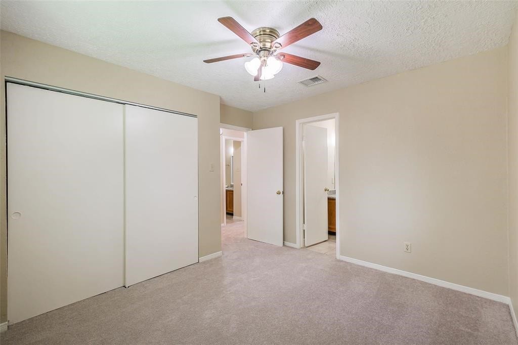 10120 Emerald Oaks Drive, Houston, TX 77070 10120 Emerald Oaks Drive, Houston, TX 77070
