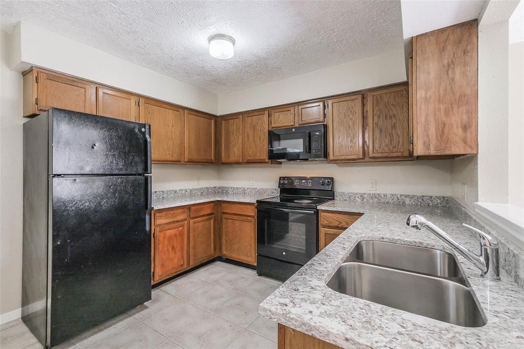 10120 Emerald Oaks Drive, Houston, TX 77070 10120 Emerald Oaks Drive, Houston, TX 77070