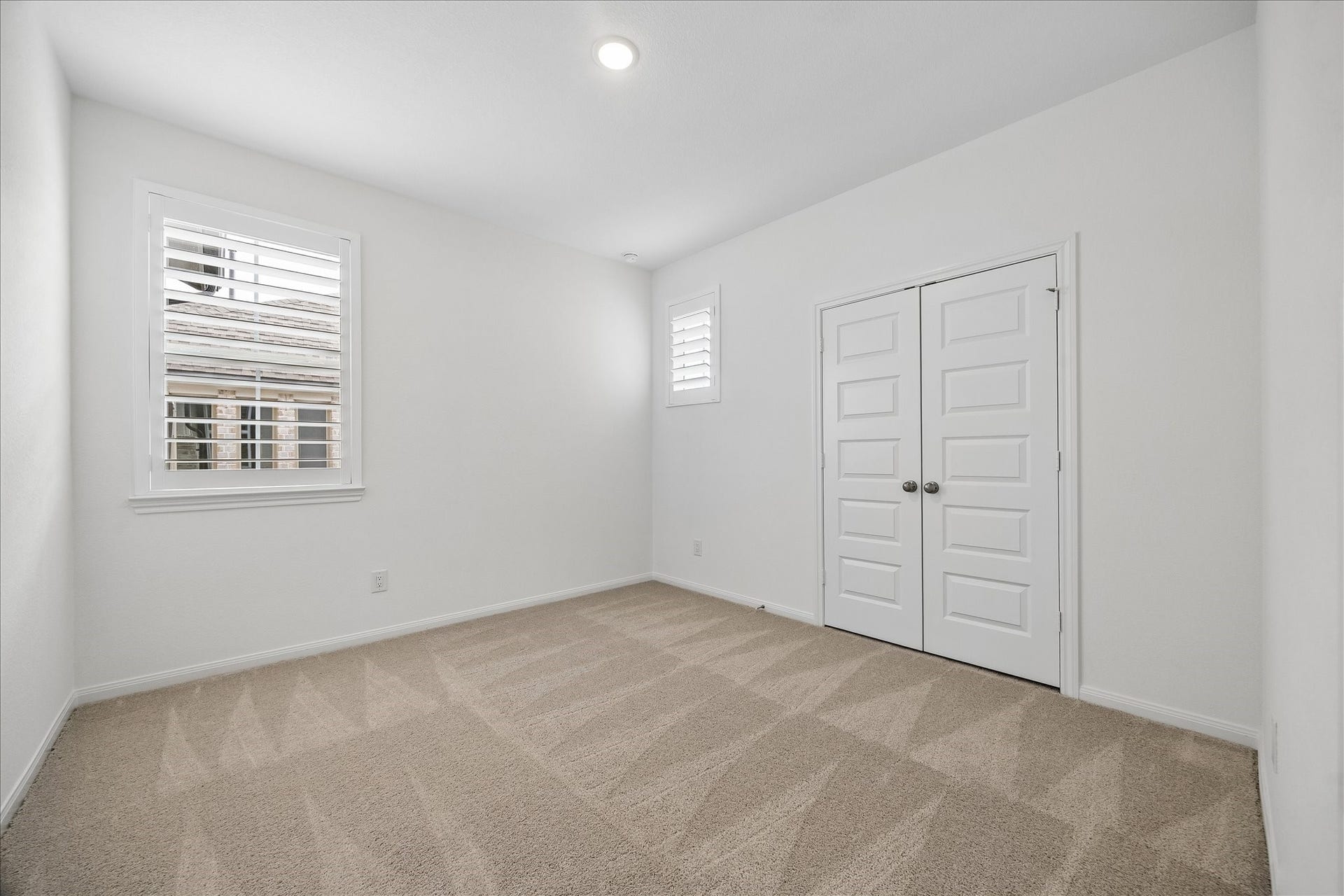 Secondary bedroom