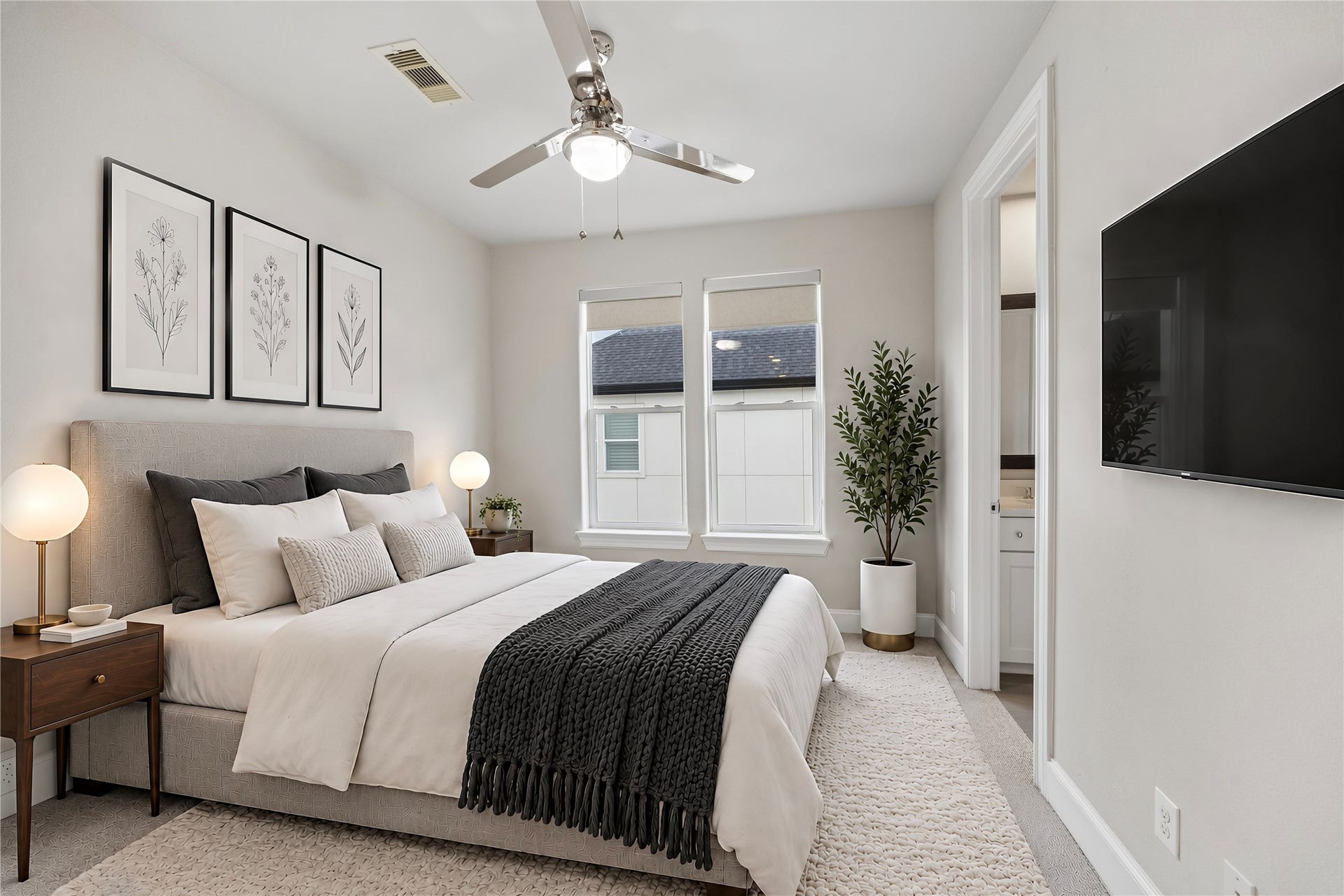 9664 Knight Road, Houston, TX 77045 A comfortable secondary bedroom has large windows and an ensuite full bathroom.
*Digitally staged