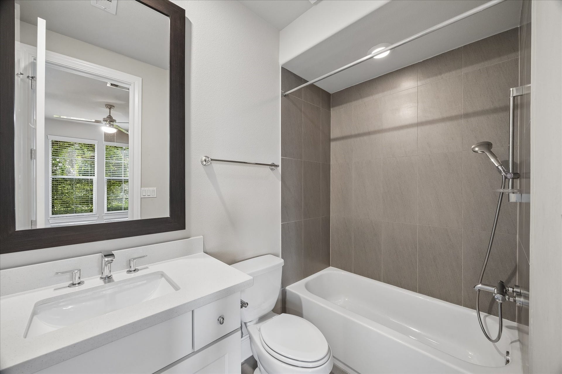9664 Knight Road, Houston, TX 77045 The first floor full bathroom includes a white vanity and a tiled tub-and-shower combination for everyday convenience.