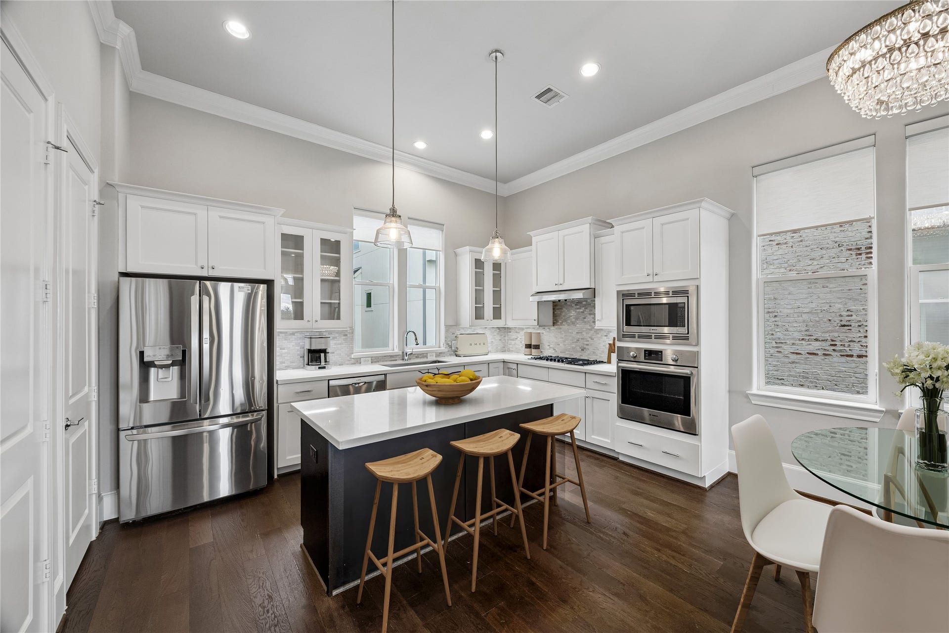 9664 Knight Road, Houston, TX 77045 The kitchen features white cabinetry, stainless steel appliances and a large island that anchors the space.
*Digitally staged