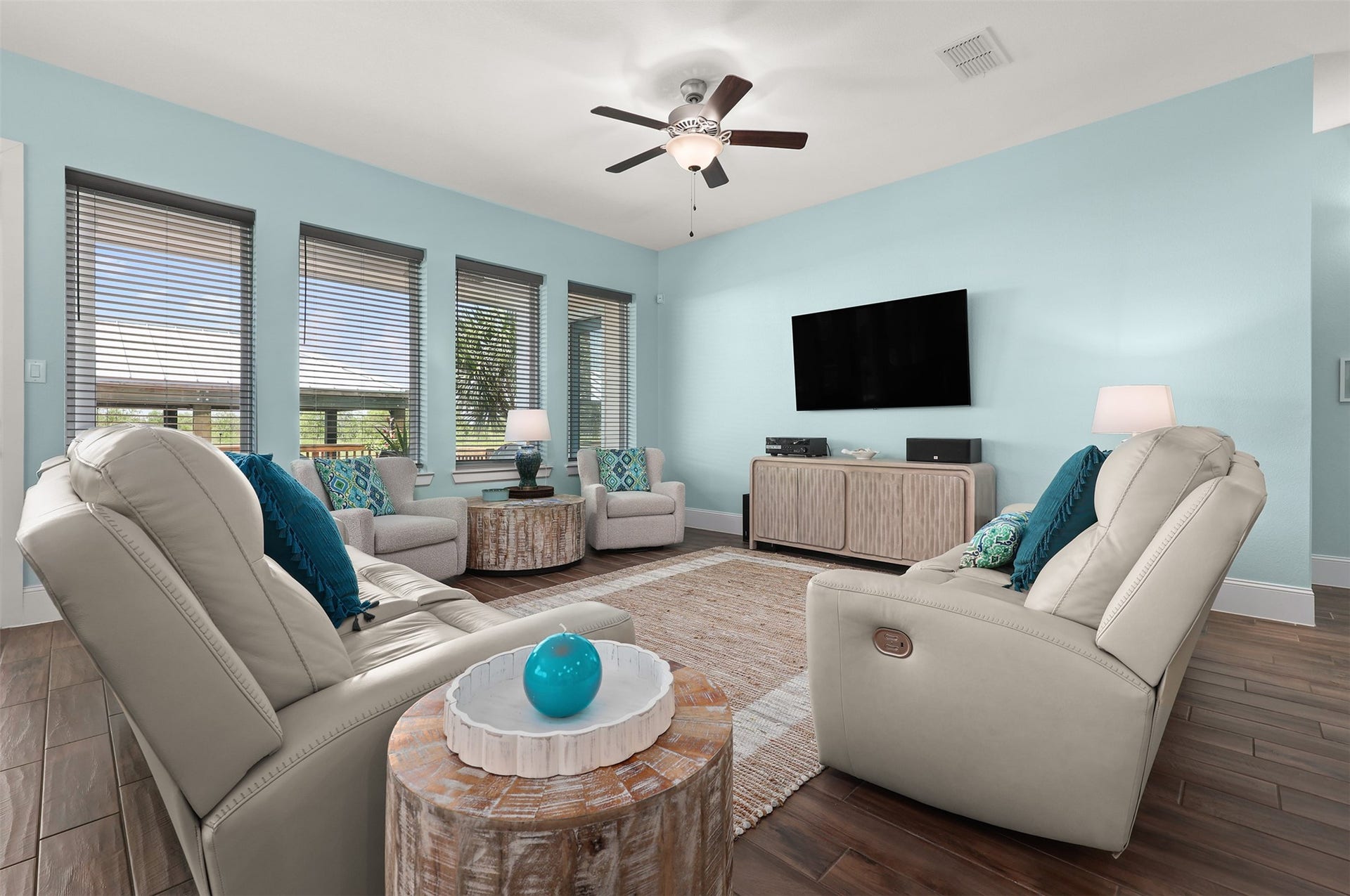 5418 Brigantine Cay Court, Texas City, TX 77590 Family room.