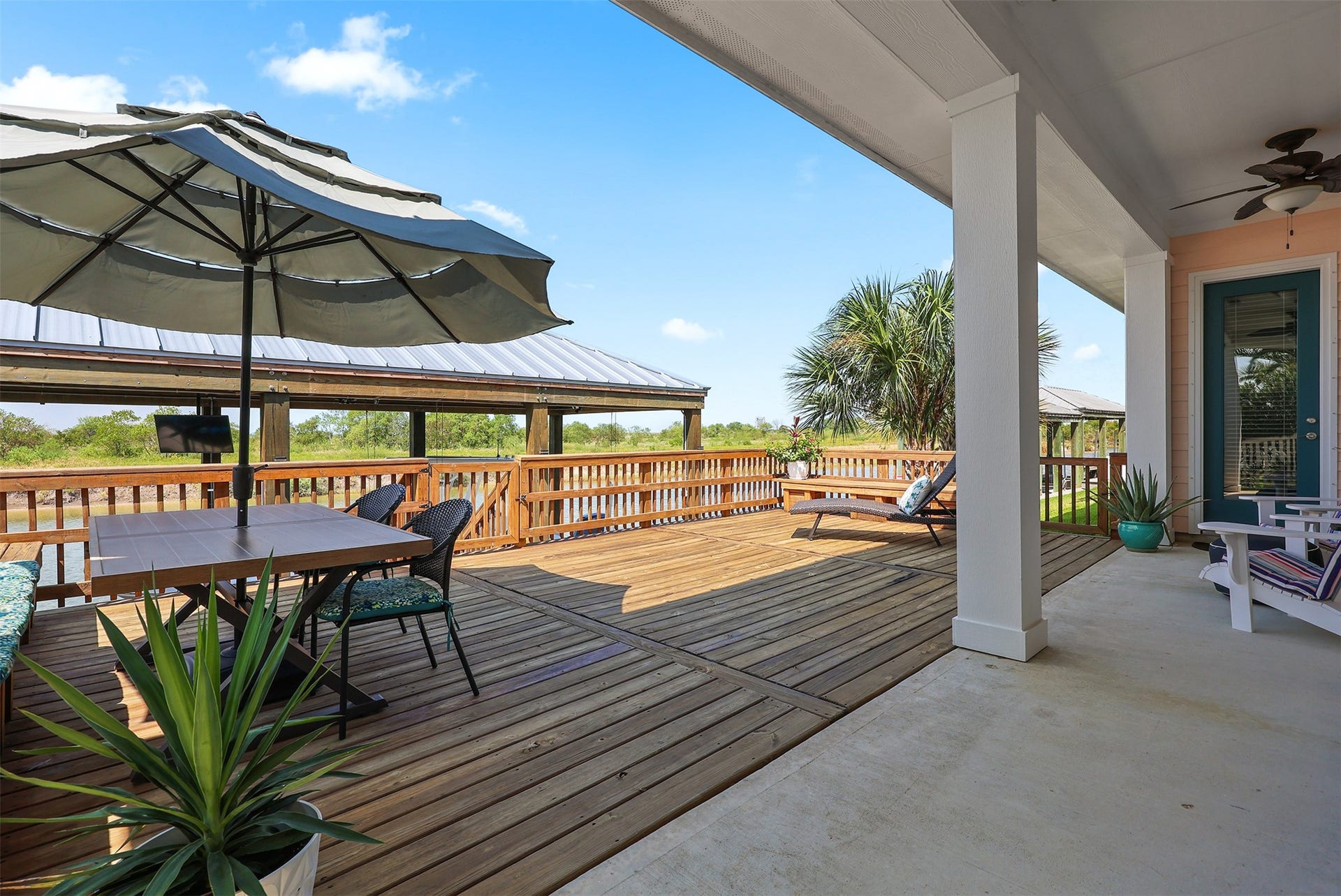 5418 Brigantine Cay Court, Texas City, TX 77590 Great outdoor entertaining area.
