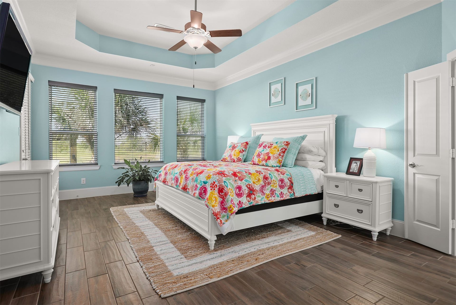 5418 Brigantine Cay Court, Texas City, TX 77590 Primary bedroom with an exterior door to the left that leads to the back patio.