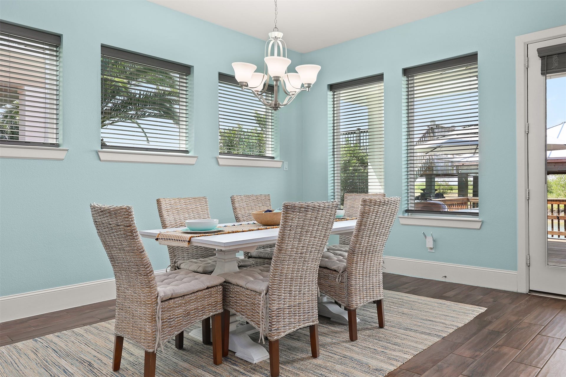 5418 Brigantine Cay Court, Texas City, TX 77590 Breakfast area. Door to the back patio is to the right.