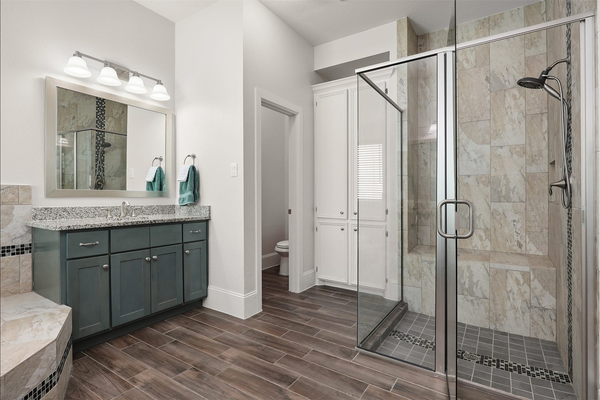 5418 Brigantine Cay Court, Texas City, TX 77590 Spacious shower.