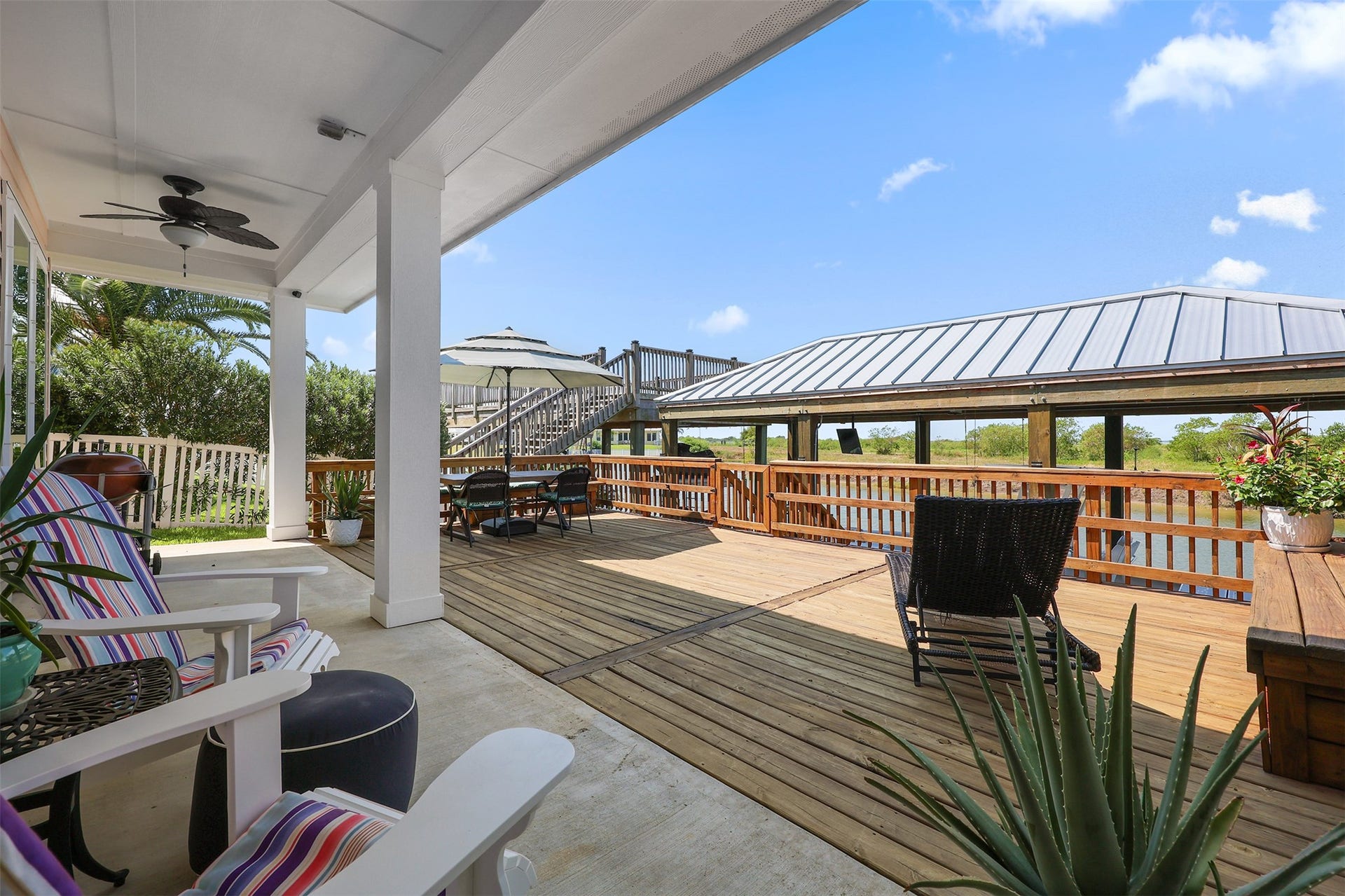5418 Brigantine Cay Court, Texas City, TX 77590 Another view of the rear deck.