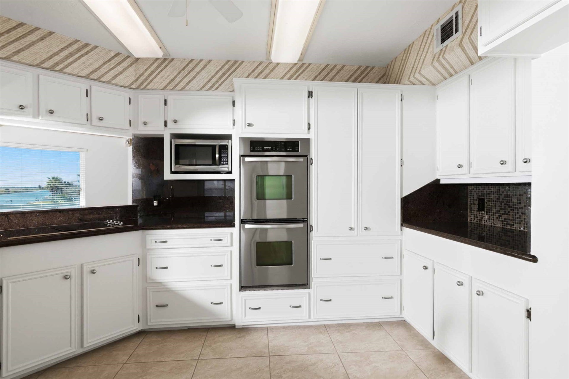 1318 Blue Heron Street, Bayou Vista, TX 77563 Open kitchen with beautiful granite countertops.