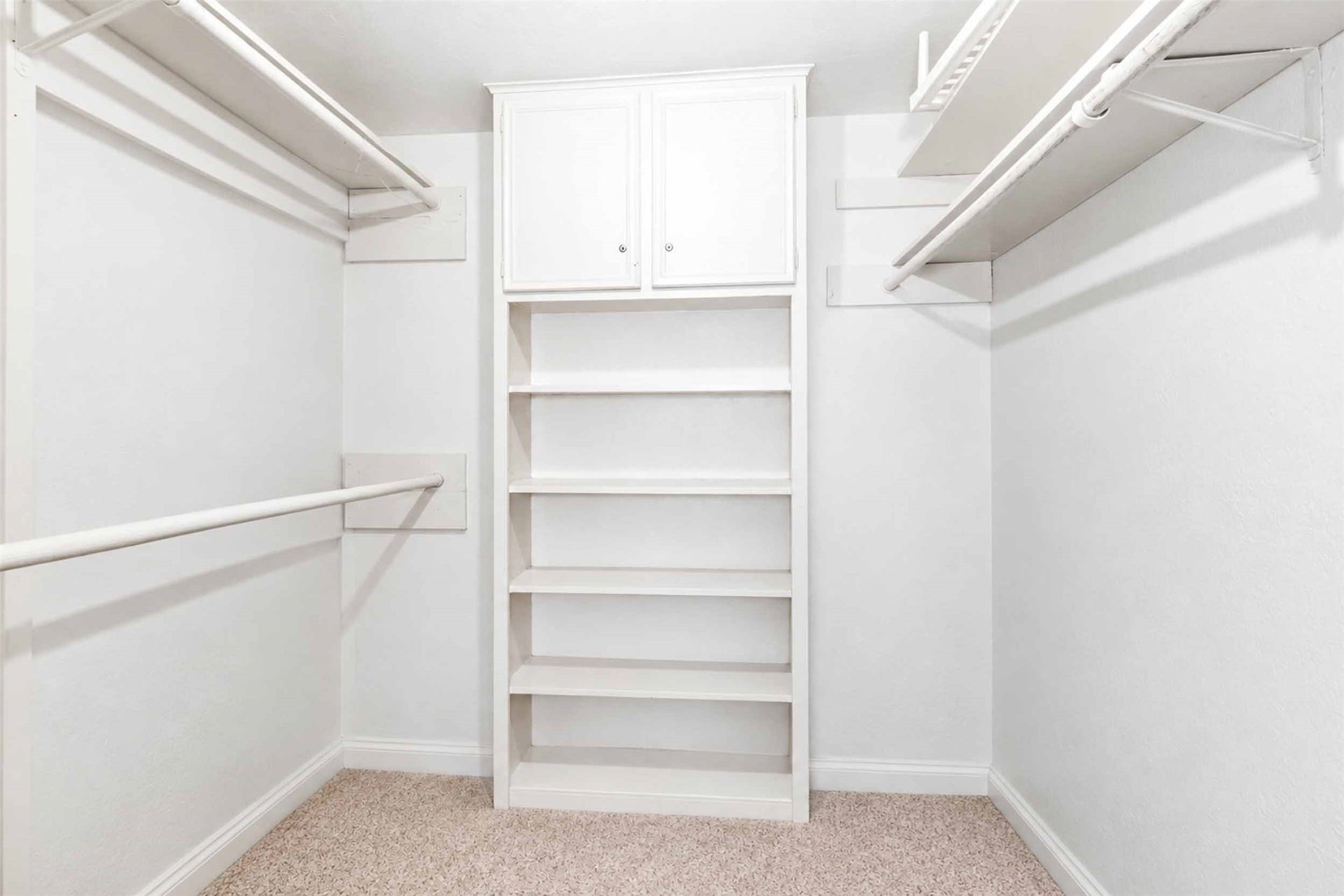 1318 Blue Heron Street, Bayou Vista, TX 77563 Walk-in closet.