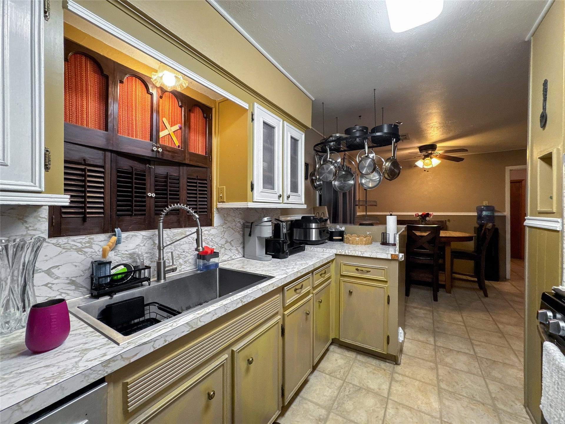201 W 5th Street, Deer Park, TX 77536 Kitchen