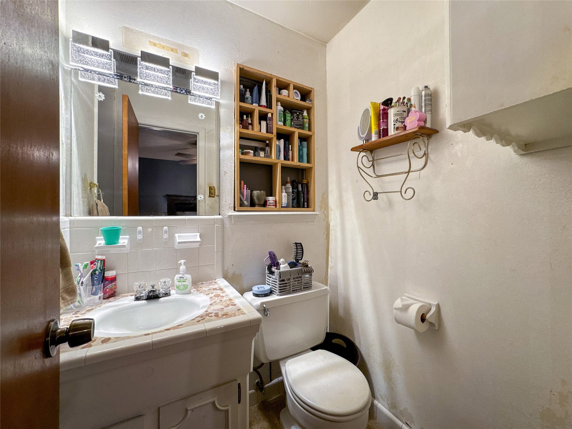 201 W 5th Street, Deer Park, TX 77536 Bathroom