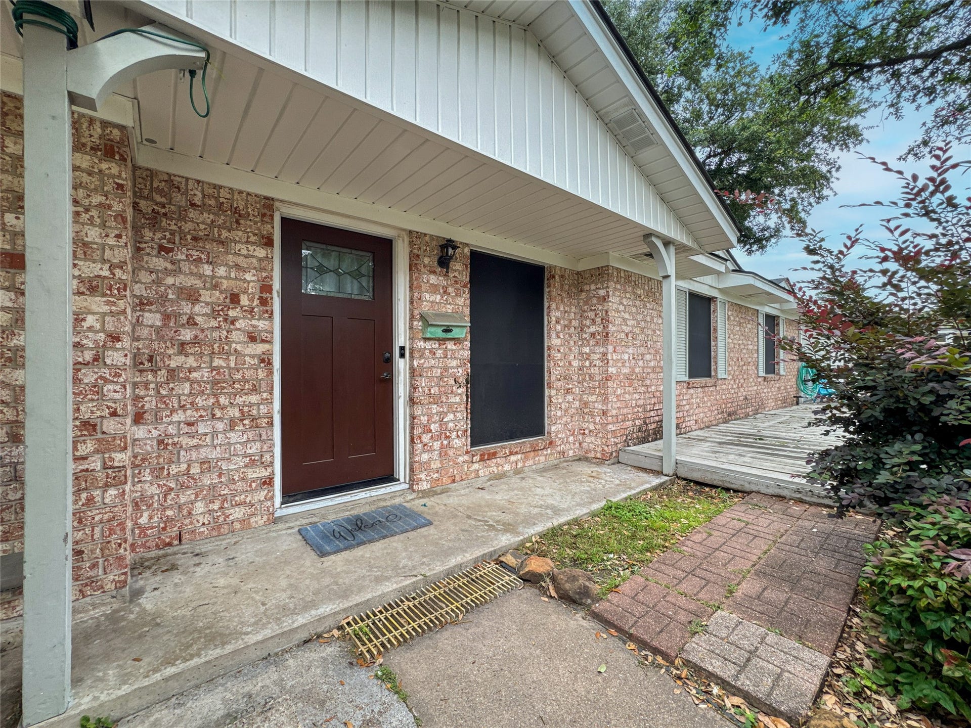 201 W 5th Street, Deer Park, TX 77536 Left side front door