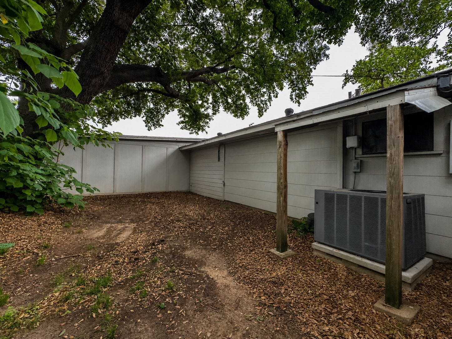 201 W 5th Street, Deer Park, TX 77536 Large garage attached to the main house at the back