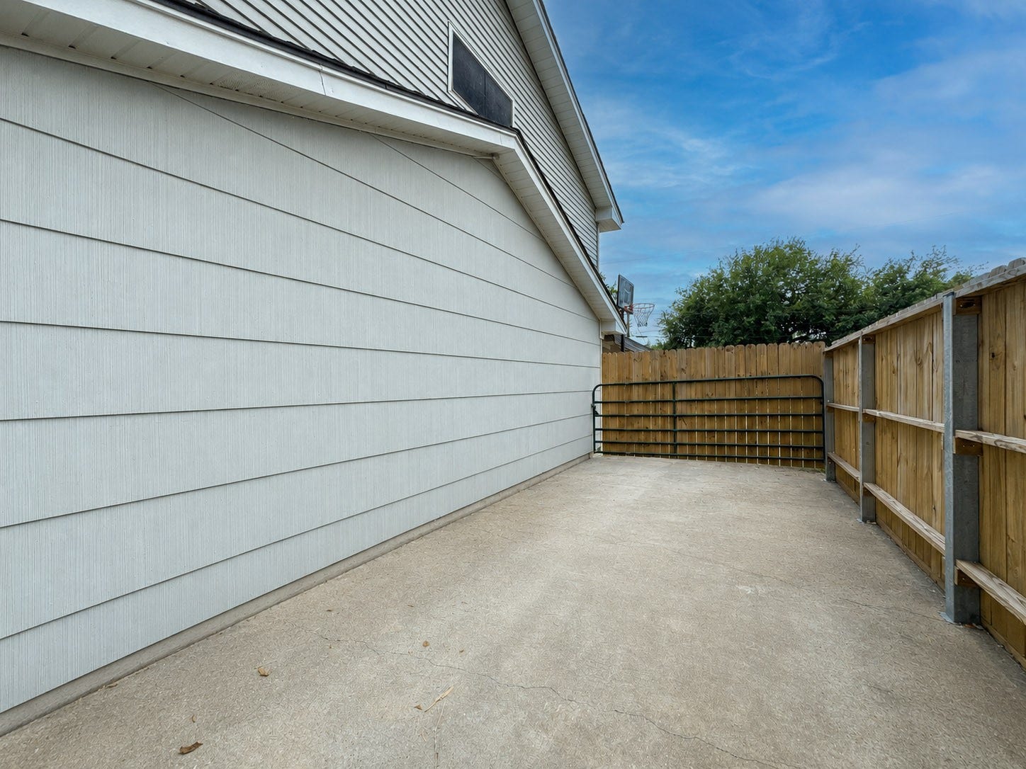201 W 5th Street, Deer Park, TX 77536 fenced back yard