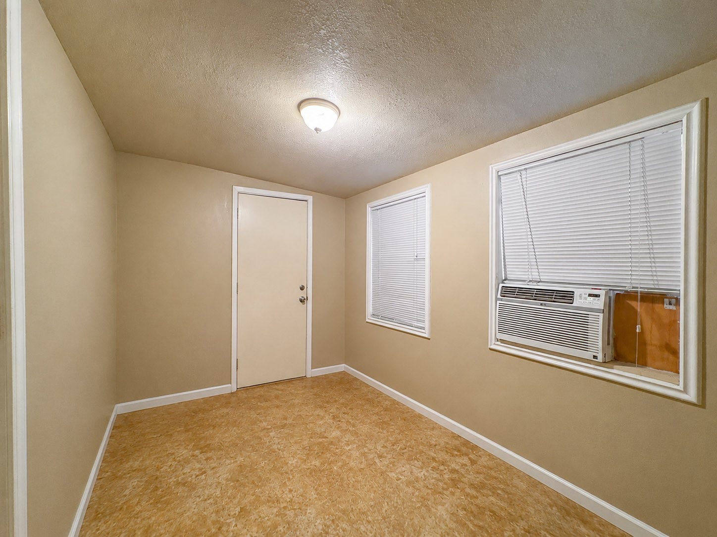 201 W 5th Street, Deer Park, TX 77536 Room with entrance and Walk-in Closet