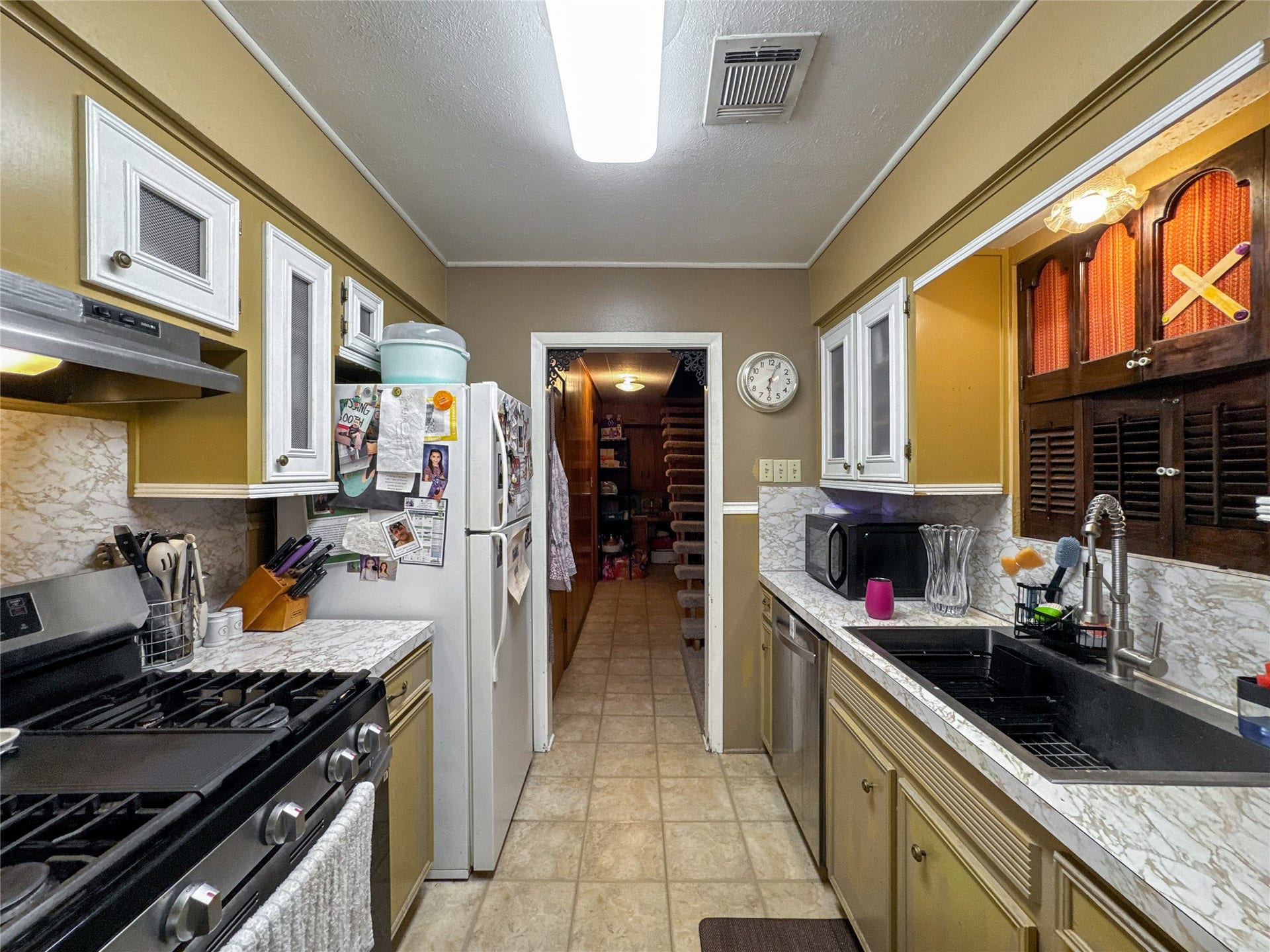 201 W 5th Street, Deer Park, TX 77536 Kitchen