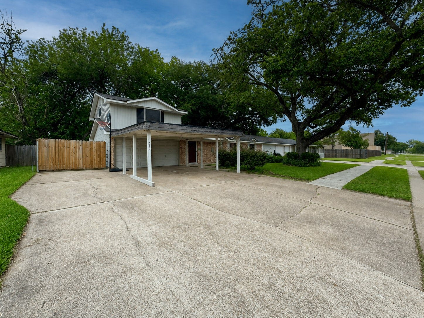201 W 5th Street, Deer Park, TX 77536 Garage left side (front view)