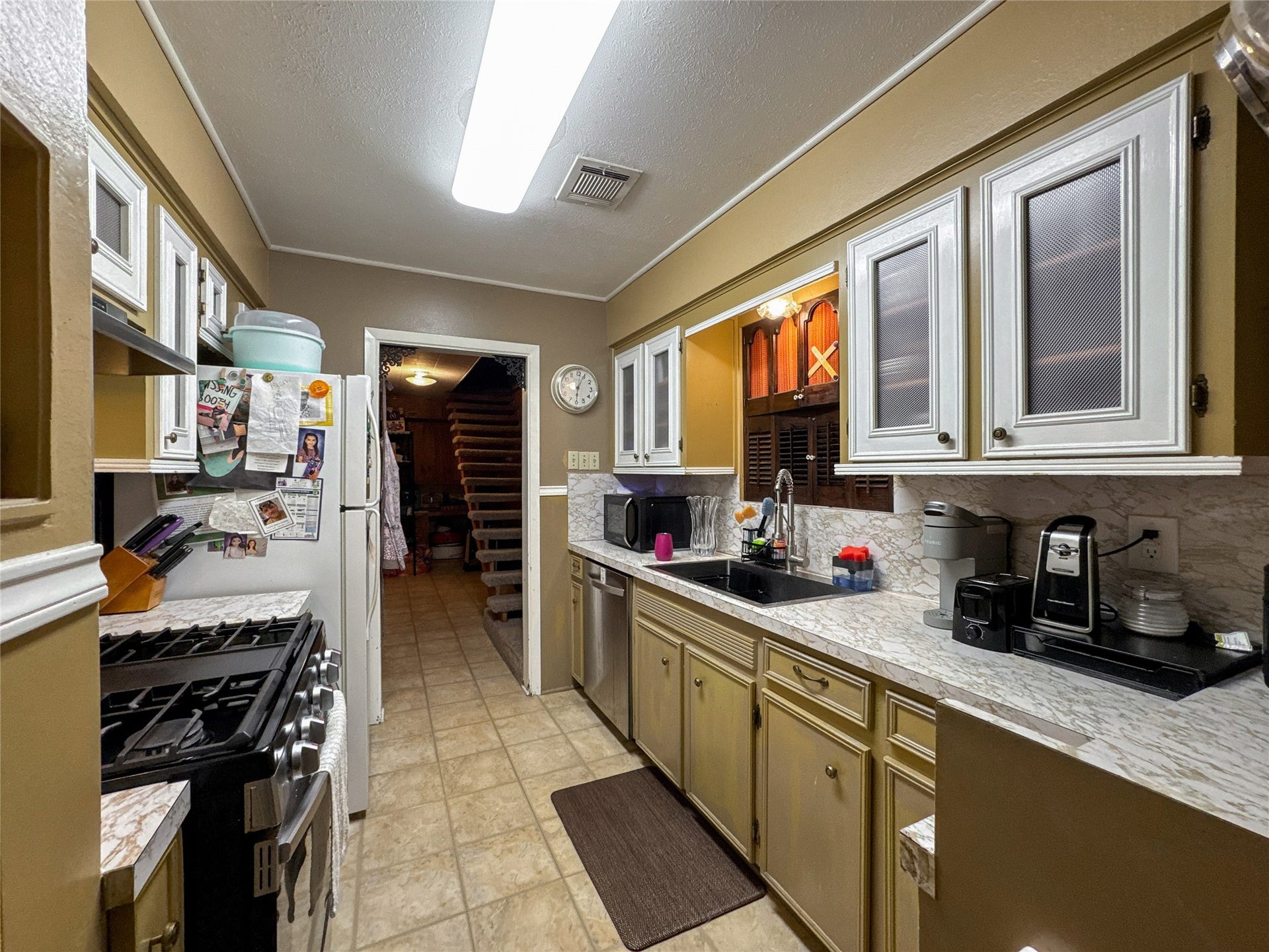 201 W 5th Street, Deer Park, TX 77536 Kitchen