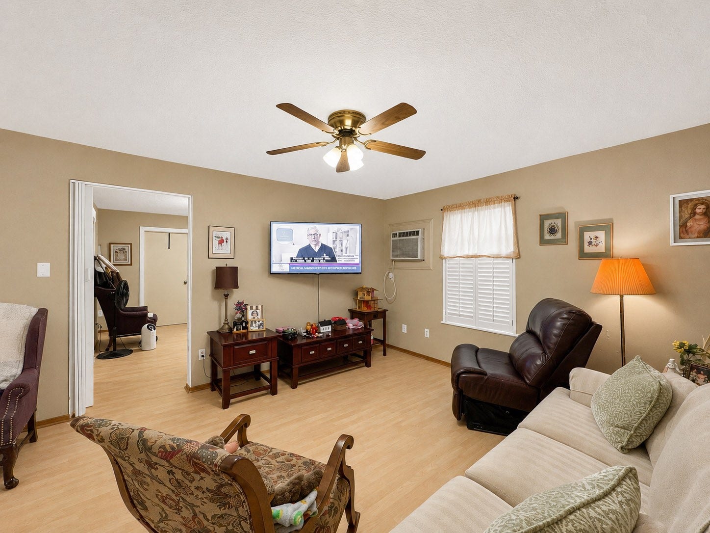 201 W 5th Street, Deer Park, TX 77536 Living room connected to bedroom