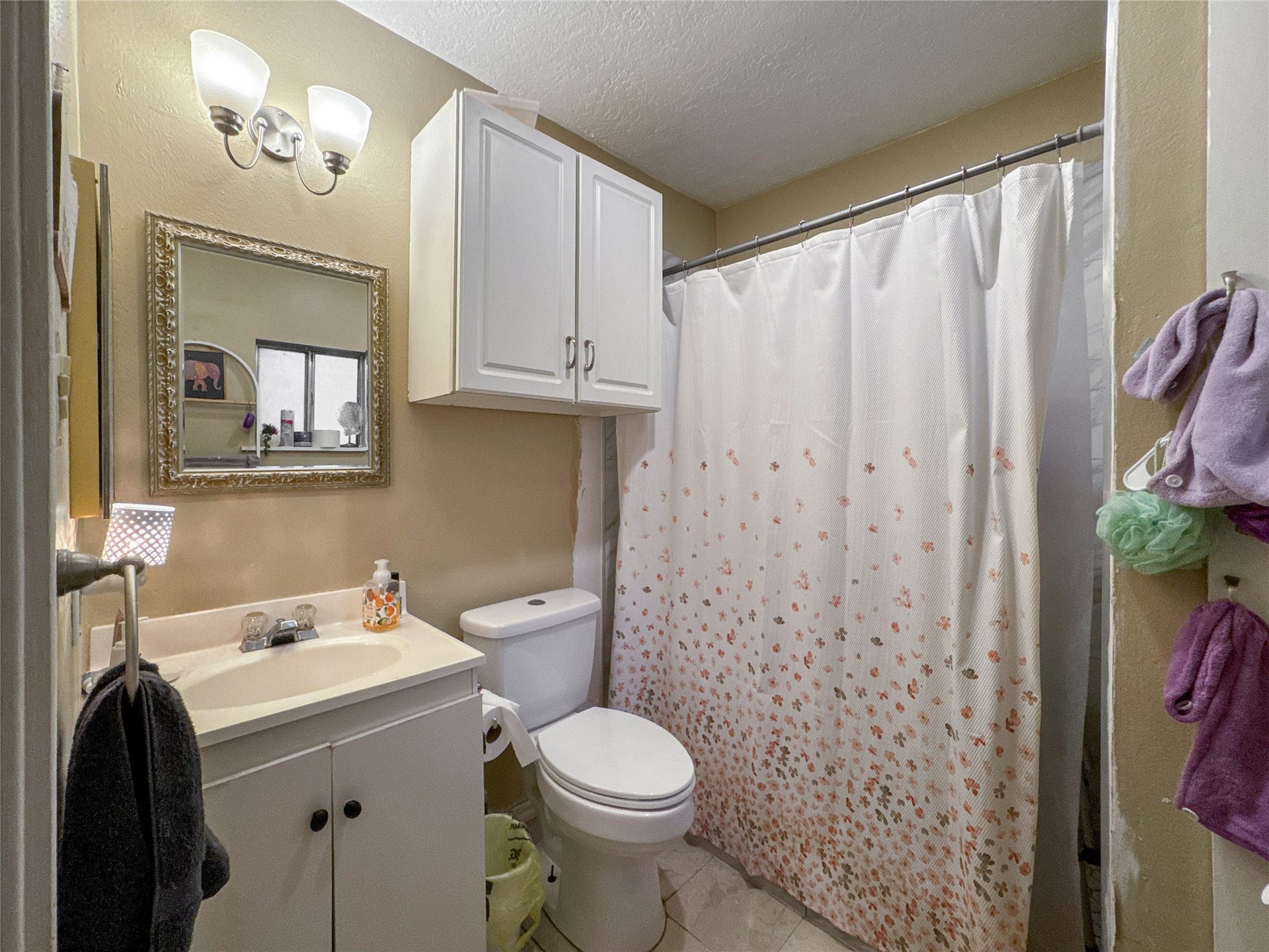 201 W 5th Street, Deer Park, TX 77536 bathroom connected to bedroom