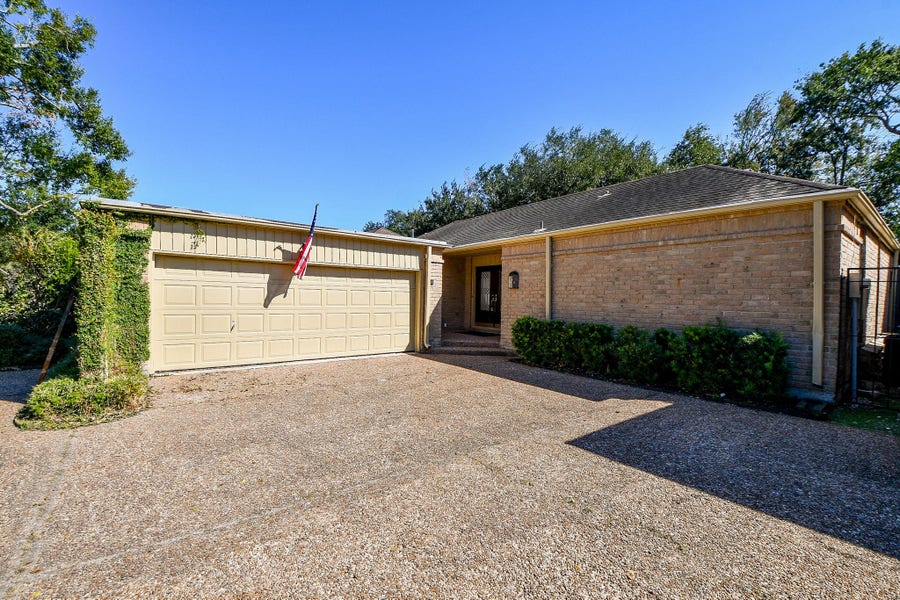 Property photo for 2930 Country Club Blvd Boulevard, Sugar Land, TX