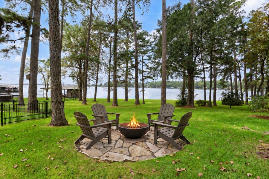 Property photo for 15749 Lakeway Drive, Willis, TX