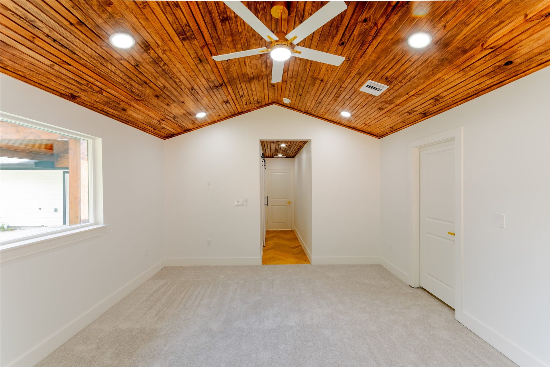 1903 Sedgie Drive, Houston, TX 77080 Beautifully expanded with an engineered and approved primary addition.